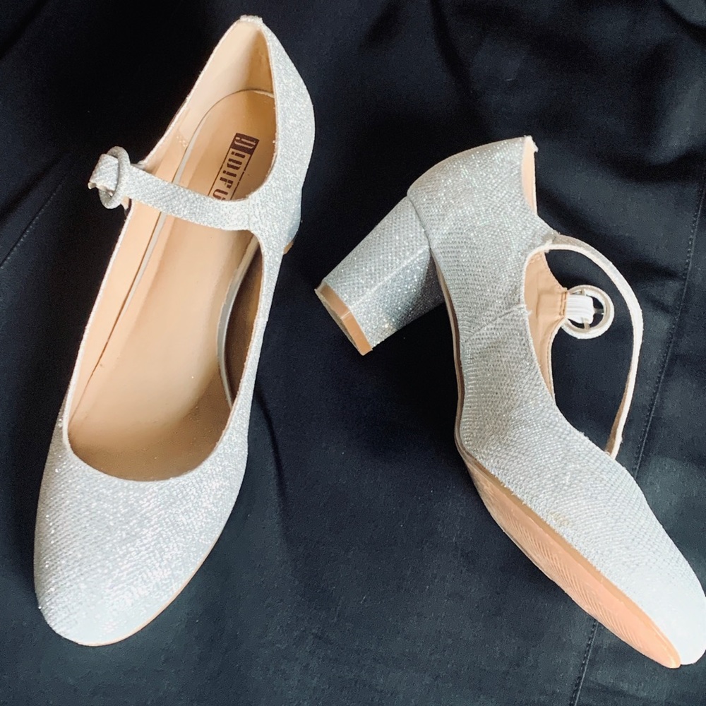 New-Didifu Silver glitter Mary Jane style
 Shoe Size 11 ultimate, dancing, shoe